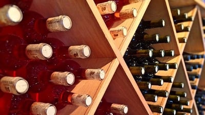 عضو مجلس كركوك يقترح فتح أماكن لبيع الخمور والوقف السني غاضب: رأيه لا يمثلنا