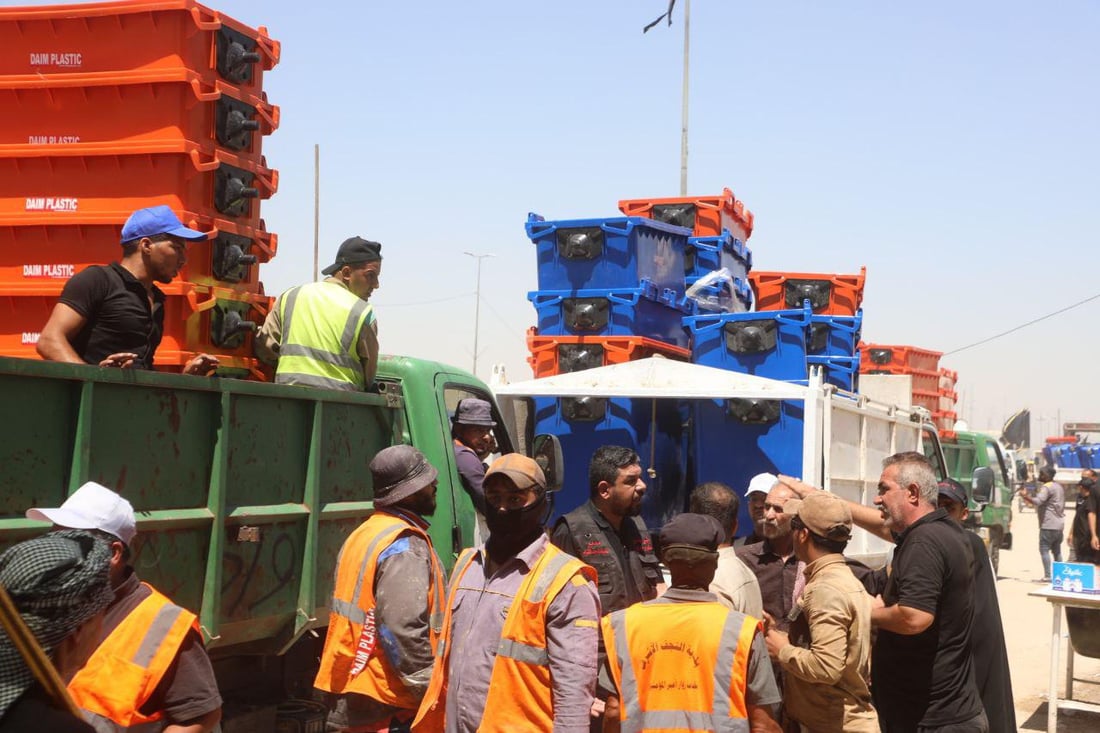 صور: بلدية النجف وصلت لـ”بتر الأقدام”.. لا بد من أربعينية نظيفة مهما بلغ الثمن