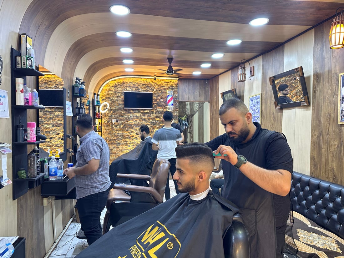 الحجز على الحلاقين بدأ قبل أسبوع.. “حديثة” تجهزت للعيد بنظام يمنع الزحام ونجحت