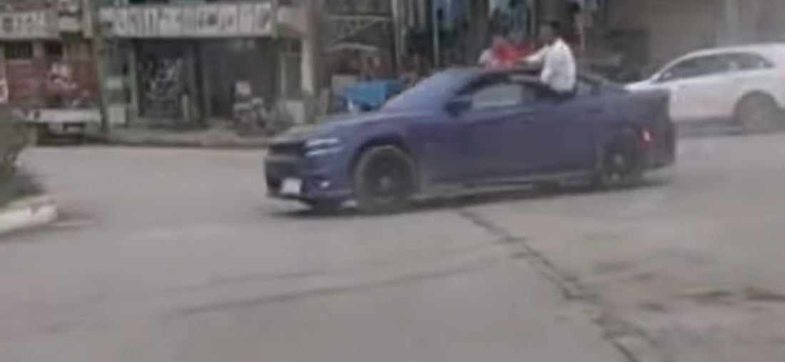 خلال زفة عرس.. مرور هيت يحتجز سائق “تشارجر” كان يقود بتهور