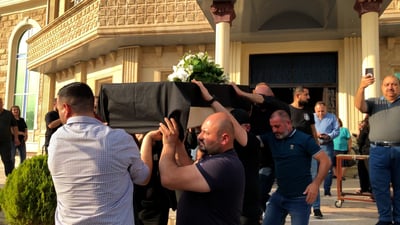 فيديو: عينكاوة تودع شدراك يوسف.. مشاهد من “قداس الراقدين” الآثوري
