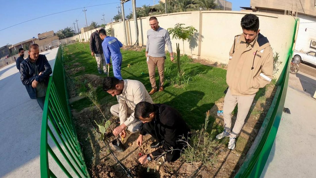 الأطفال سعداء.. عملاق النفط الروسي يزرع مدارس الهوير بالثيل والأشجار (صور)