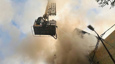 صور من بابل قبل قليل: حريق يلتهم مجمعاً لبيع المواد الإنشائية