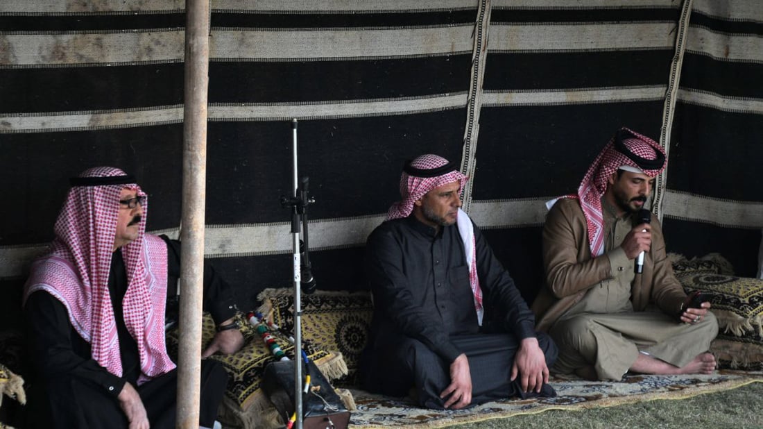 القائم: خيالة الانبار يرقصون الجوبي في مهرجان الخيل والشعر (فيديو)