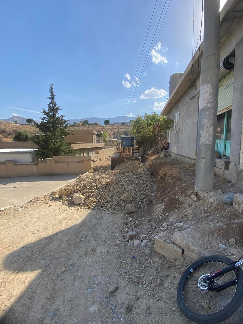 قوتابیانى تاكه‌ قوتابخانه‌كه‌ی ئیسێوه‌ له‌ قوڕولیته‌ى زستان رزگاریان بوو