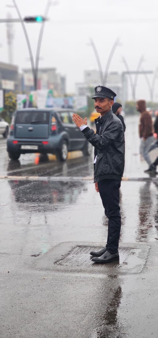 صور: أرتال المسؤولين تضايق عناصر المرور الجدد.. “تنمّر لا يطاق” في كركوك