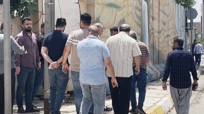 دوکاندارانى بازاڕى قەیسەرى هەولێر لە بەردەم بیناى پارێزگا گردبوونەوە