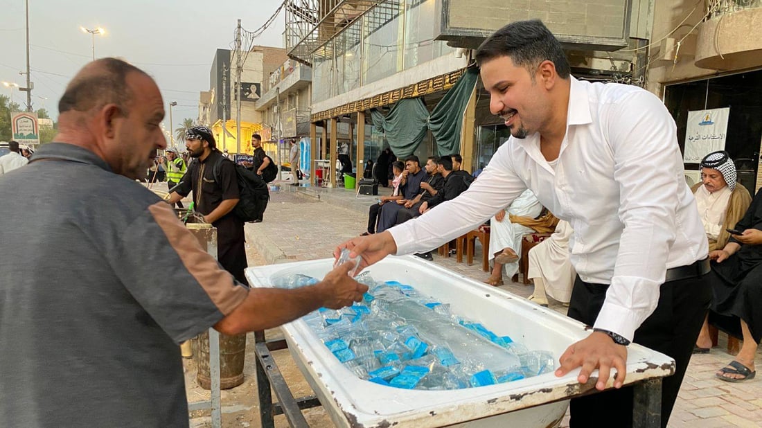 به‌پێی ئامارێك لە مەراسیمی چلەى ئیمام حسێن نزیکەی 4 ملیار پەرداخ ئاو بێبەرامبەر دابەشکراوە