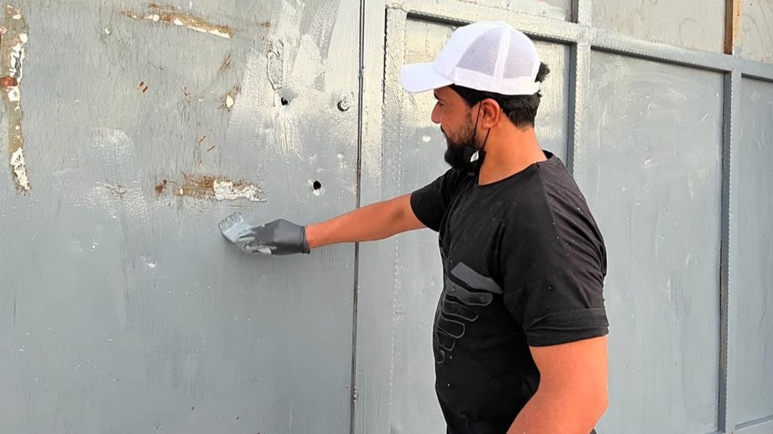 متطوعون عملوا بلا كلل واختاروا ألواناً جذابة.. مدارس الزبير أجمل الآن (صور)