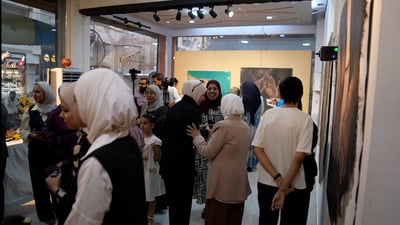 Basra exhibition turns the human hand into a language in Osama Hamdi’s ‘Grooves’