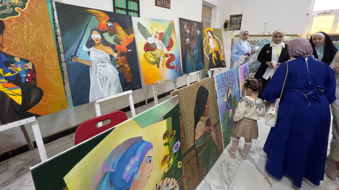 كان يوماً مزدحماً لدى بنات البصرة.. صور من الحضور الكبير في “الفنون الجميلة”