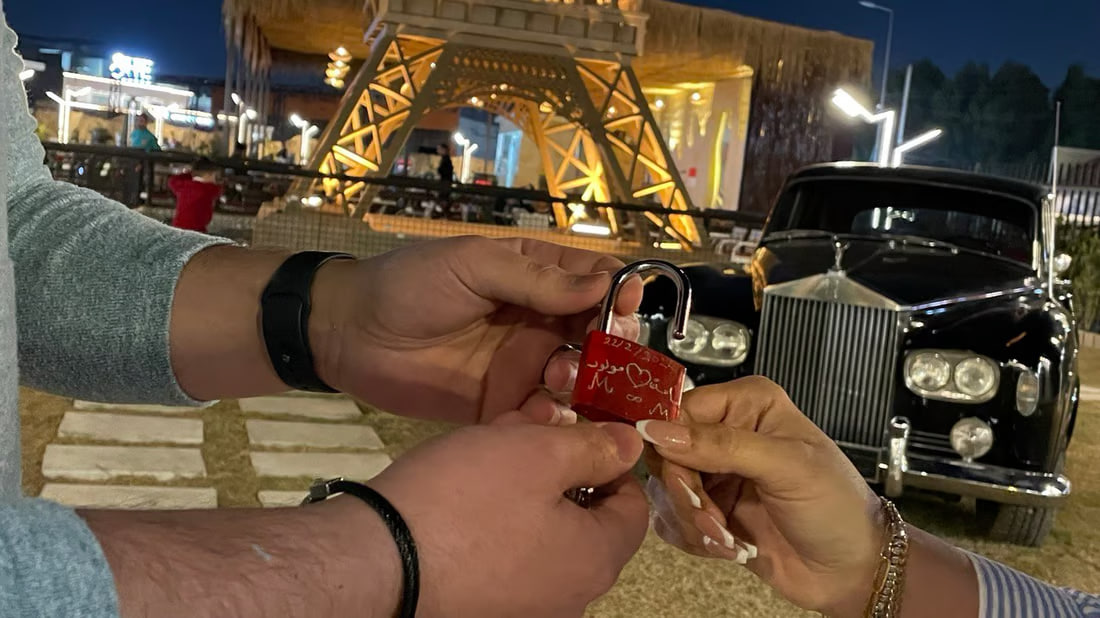 Baghdad restaurant introduces unique experience with Eiffel Tower replica