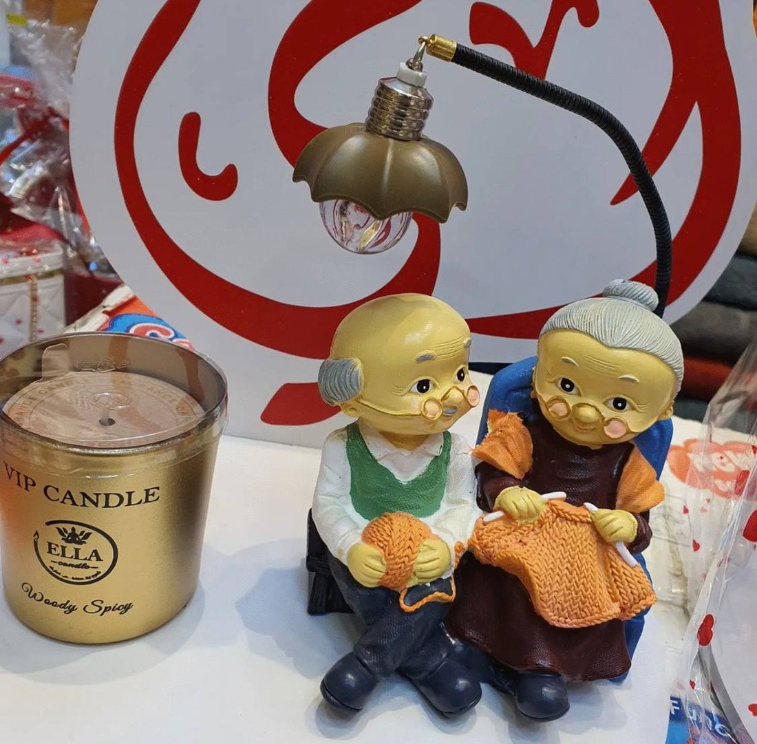 عيد الأم في اليرموك: الورد الكيني يرافق الهدايا.. والمصاحف والقلائد الأكثر طلباً