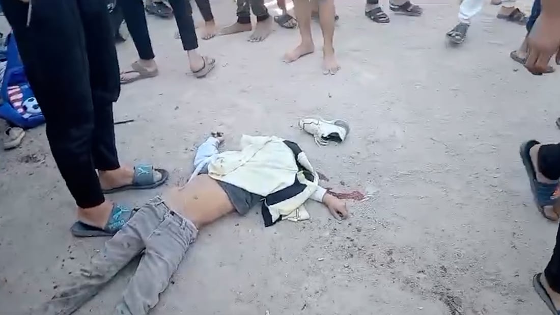 مشاهد قاسية للغاية من حادث البصرة.. كتب الأطفال إلى جانب الأشلاء