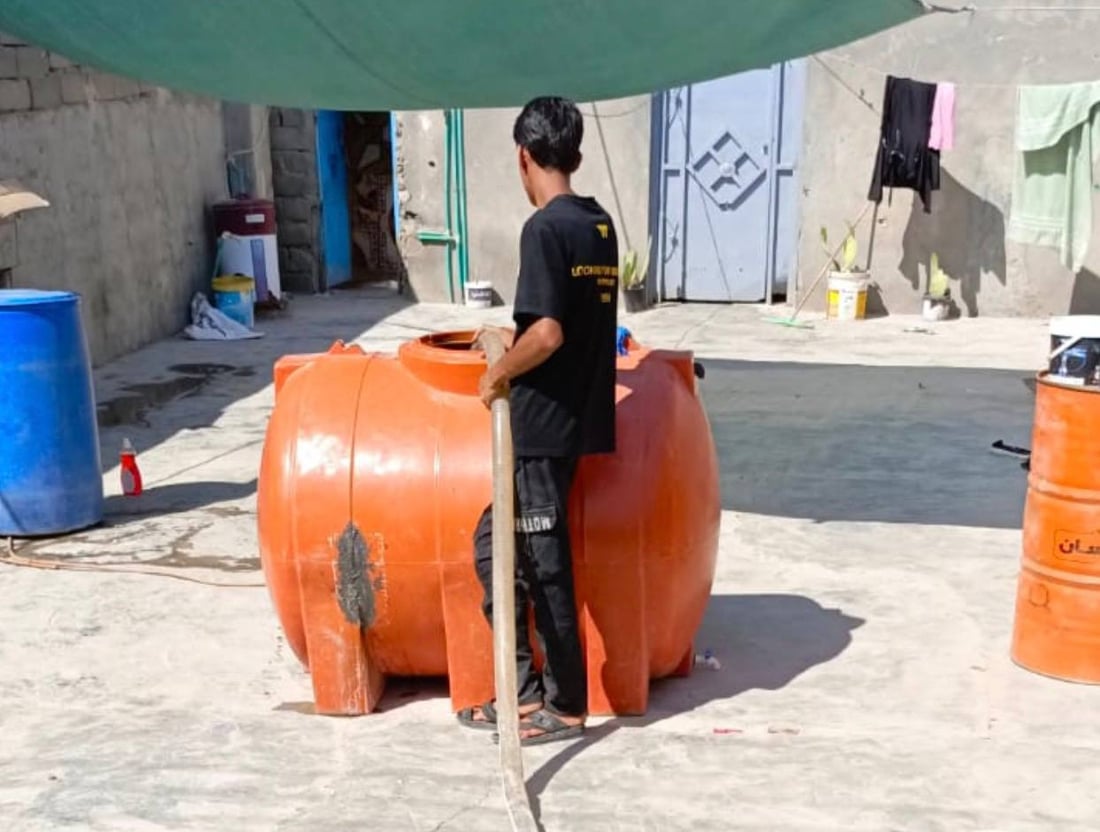 شح المياه يضرب الزبير.. الضخ 4 ساعات والتناكر تسابق الأزمة  (صور)