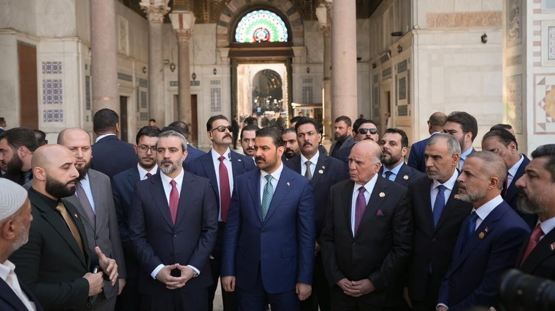 الزيدي في الجامع الأموي بدمشق.. صلى وتبرع بمبلغ مالي لصالح الحرم