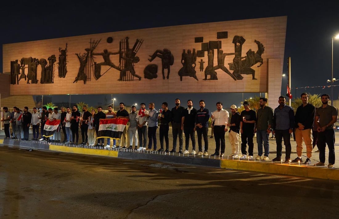 حزن تحت نصب التحرير.. ناشطون يوقدون الشموع في الذكرى السادسة لاحتجاجات تشرين