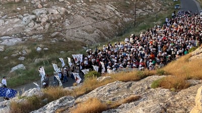 “مشاية المسيح” بمسيرة حج لـ 3 أيام.. طقس فرنسي بعيد “العنصرة” تحييه القوش