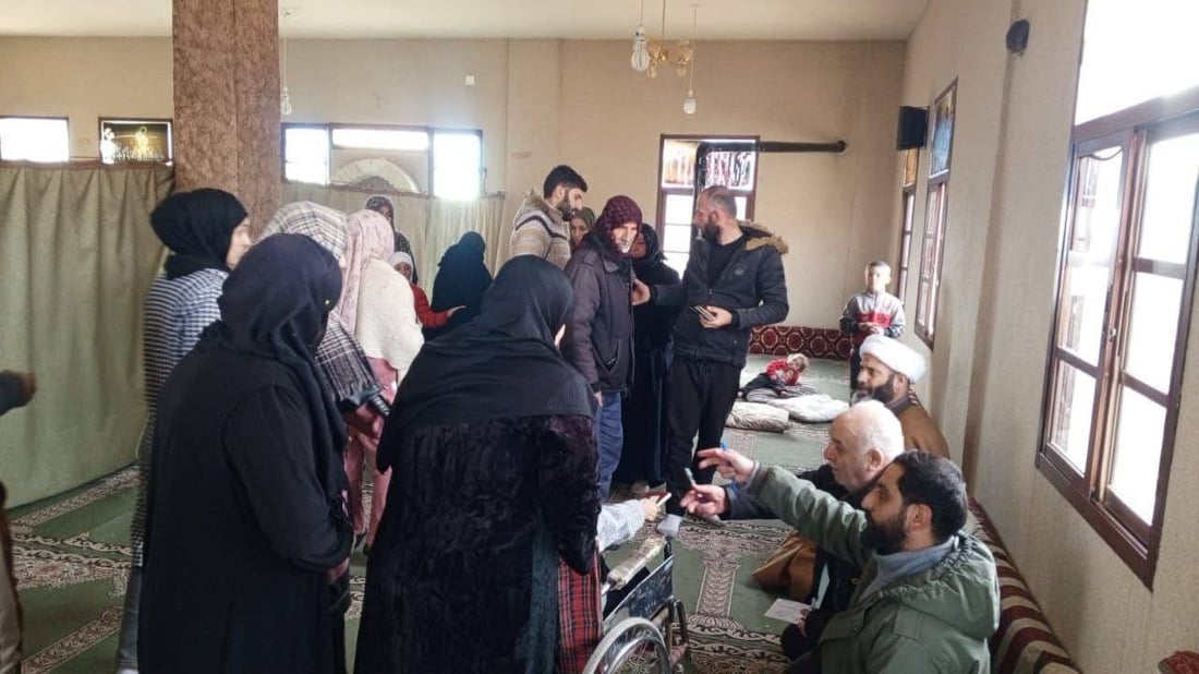 مكتب السيد السيستاني يباشر بتوزيع مساعدات غذائية على النازحين السوريين في لبنان