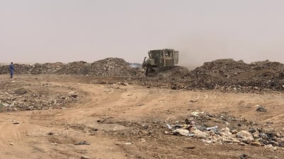 بيئة نينوى توافق على مقترحات لإنقاذ سكان ربيعة من سموم الطمر الصحي (صور)
