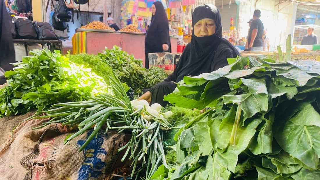 إنه الخريف يا باعة “الخضرة”.. العمارة تدبّر الريحان والفجل من بغداد والبصرة (صور)