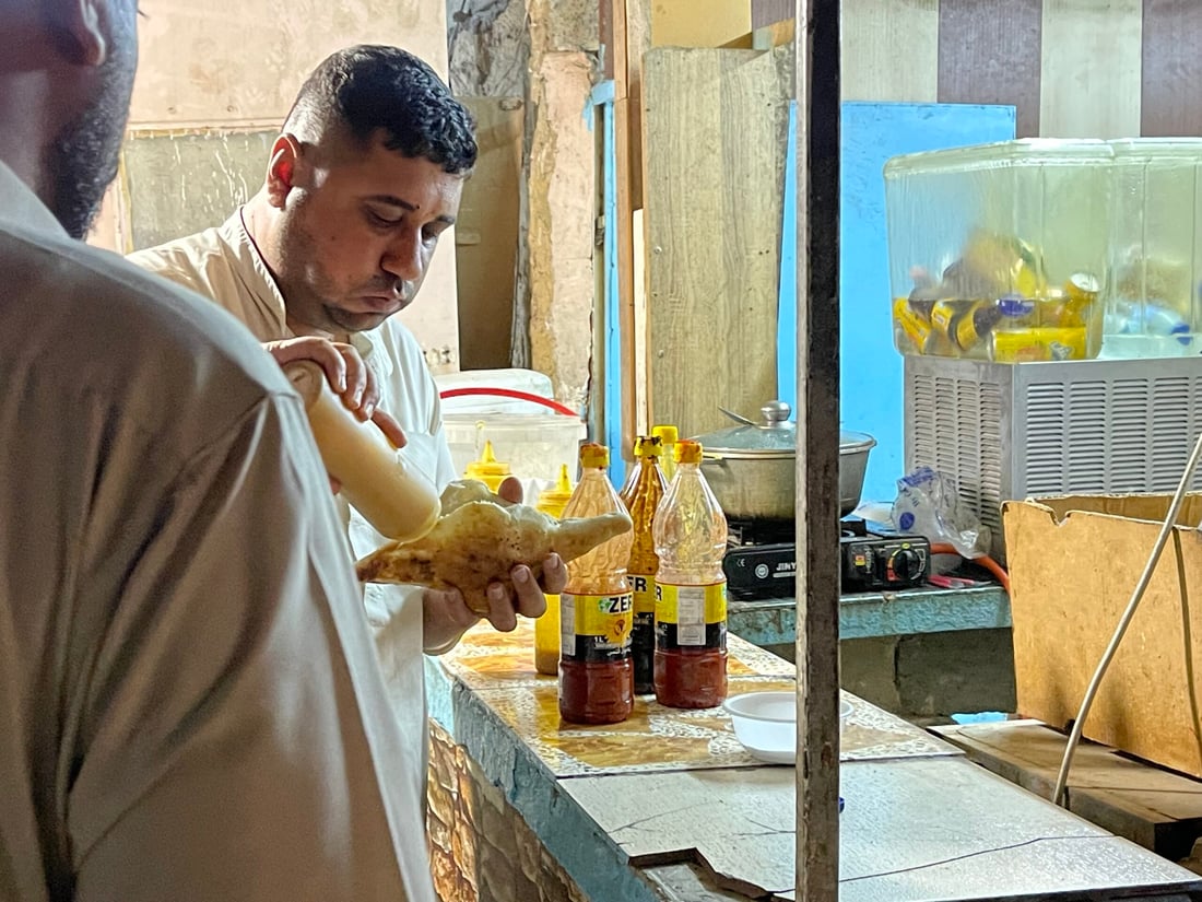صور: خذ “لفة” فلافل من يد قتيبة في “دوميز” وجرّب خلطة الهند والبصرة في كركوك!