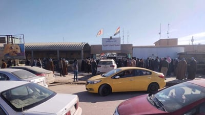 صور: طوابير على شبّاك الفحص الطبي.. شكوى من “الواسطة” وصحة المثنى تطالب بالتبليغ