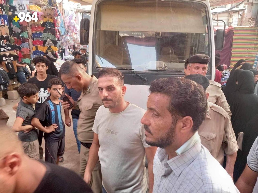 صور: جاء بالشفل وعاد بالإسعاف.. اعتداء على موظف بلدية أثناء إزالته بسطات الديوانية
