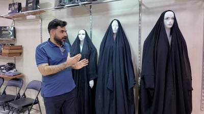 Zainabi abaya keeps its hold on women’s fashion in Najaf