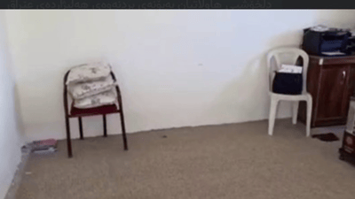 ژووری بەڕێوەبەر و مامۆستایانی قوتابخانەی گوندێکی کەلار بێ کورسی و قەنەفەیە