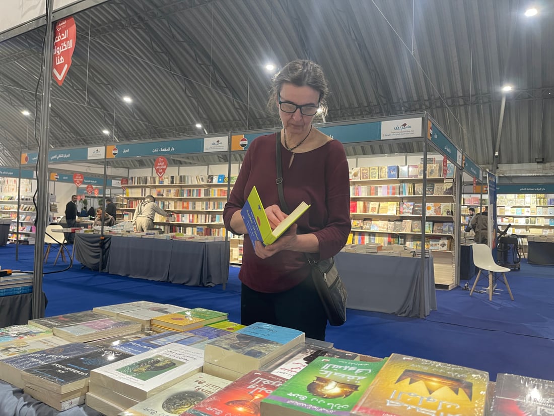 سؤال أوربي حول النجف.. ألمانية في معرض الكتاب: دهشة أنكم تحبون أدب العالم!