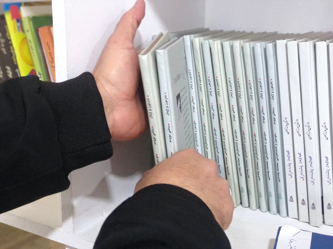 گرووپێک كتێب بۆ خوێنەران  بەخۆڕایی دابین دەكەن و سەوداش دەكەن