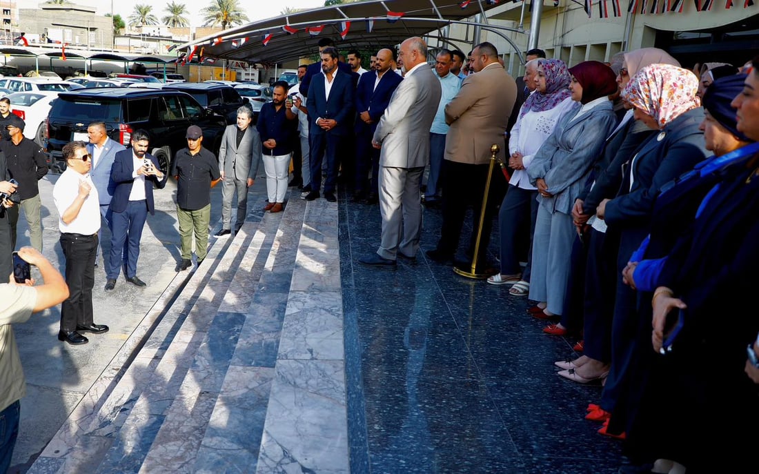 موظفو الأولمبية يقيمون ممراً شرفياً لعقيل مفتن في أول يوم بعد عقوبات الخزانة