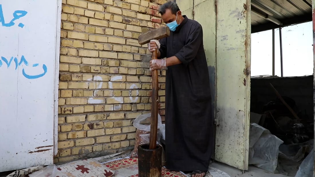 صور: “مدگوگة” عفج.. حلوى الديوانية المفضلة مع وصول أيام الشتاء (صور)