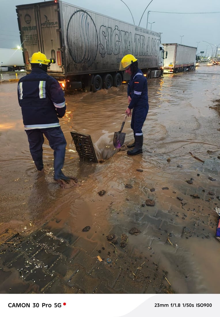 لە زاخۆ لافاو زیانی بە ژمارەیەک ئۆتۆمبێل و خانوو گەیاند