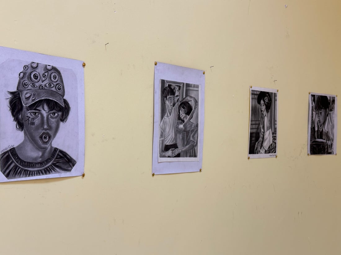 ناريمان العبيدي من حديثة.. عمرها 18 عاماً لكن الجميع وقف يتأمل أعمالها (صور)