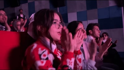 شاهد: إنهم يرقصون بحماس في البصرة.. بنات وأولاد سبيستون كبروا “والحنين جارف”