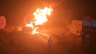 ئۆتۆمبێلێک لەکاتی بارکردنی سووتەمەنی گڕی گرت 