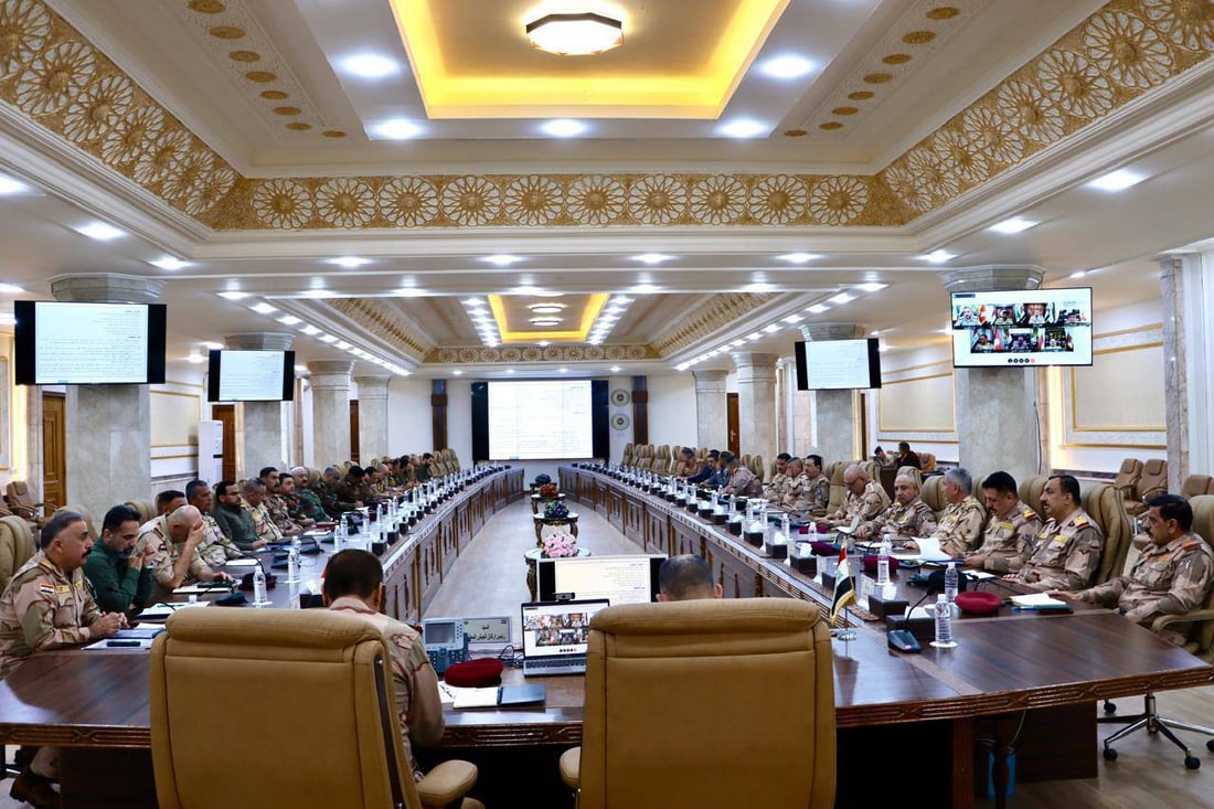 صور: كبار ضباط الجيش في اجتماع موسع لمراجعة الخطط ومسك عمق الحدود
