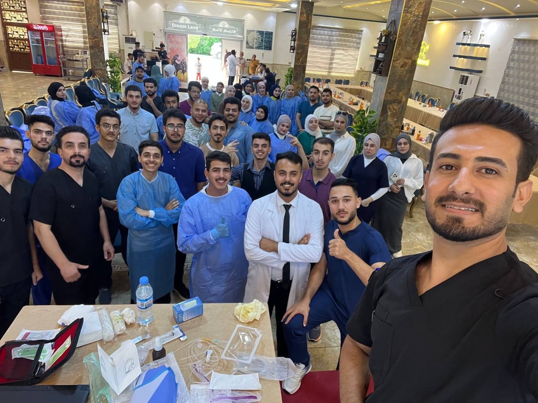 صور: لا تقلقوا.. ازدحام عراقي على تعلم خياطة الجروح وفرصة الرمادي بـ20 ألف دينار