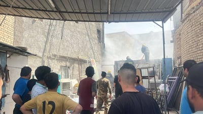 صور: حريق كبير في شارع الجرداغ بمنطقة الأعظمية