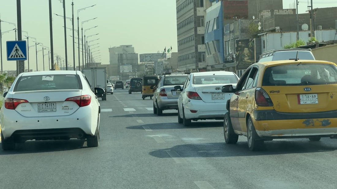 شوارع البصرة لا تتسع لموجة السيارات الصباحية.. 3 أسباب للازدحام (صور)
