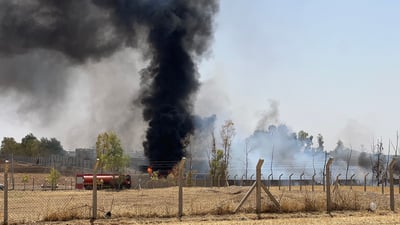 تانکی نەوتی بەتاڵ کرد و کۆگایەکی سووتاند