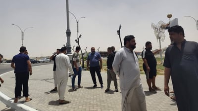 أم قصر تمنع دخول الشاحنات المحملة إلى المدينة حفاظاً على البنى التحتية (صور)