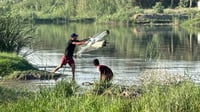 Illegal fishing practices deplete fish population in Najaf's Al-Mishkhab River