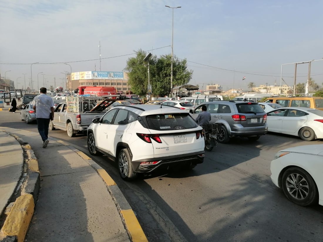 صور: دوام الحلة لا يبدأ في موعده.. الموظفون عالقون في ازدحام “باب الحسين”