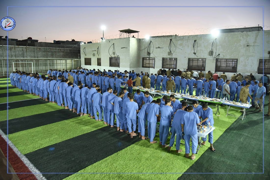 صور: وزير العدل يتوسط صغار المحكومين.. جولة ومأدبة إفطار داخل سجن الأحداث