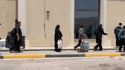 الشلامجة يعمل منذ الخامسة فجراً.. “صواريخ ترامب عطلته 3 ساعات فقط”
