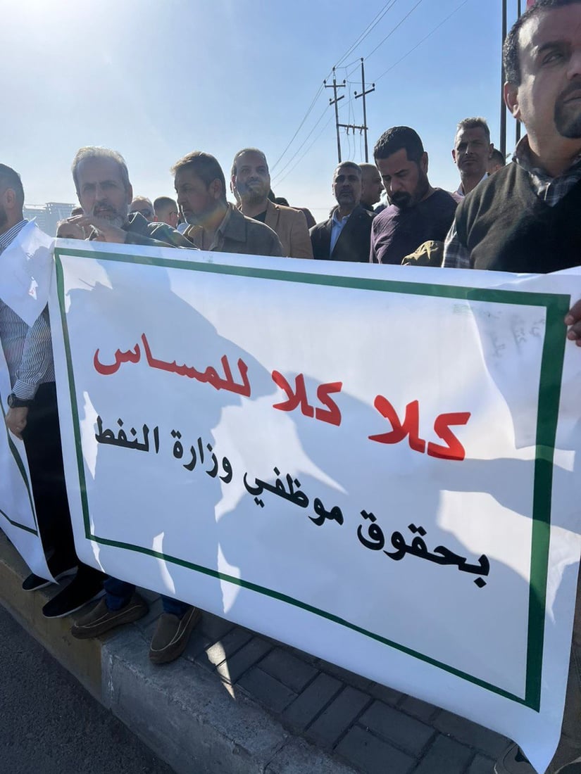 موظفو النفط يهددون بالإضراب العام حال المساس بحوافزهم ومخصصاتهم المالية