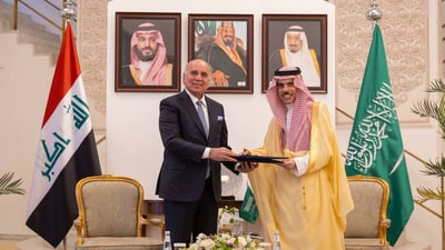 وزير الخارجية يسلم الملك سلمان دعوة رسمية لحضور قمة بغداد